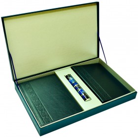 Подарочный набор "Бизнес": ежедневник, визитница в кожаном переплете, металлическая ручка в футляре, подарочная коробка
